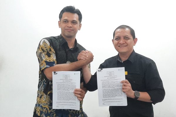 CEO PT Trans Optima Perkasa Agung Beratha dan Ferry Hariawan Direktur PT Pesonna Optima Jasa