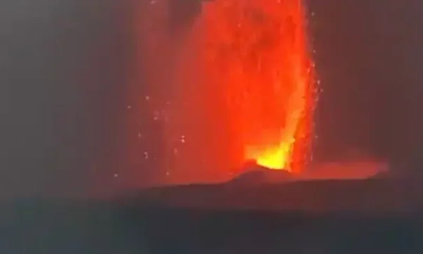 Gunung Anak Krakatau Erupsi