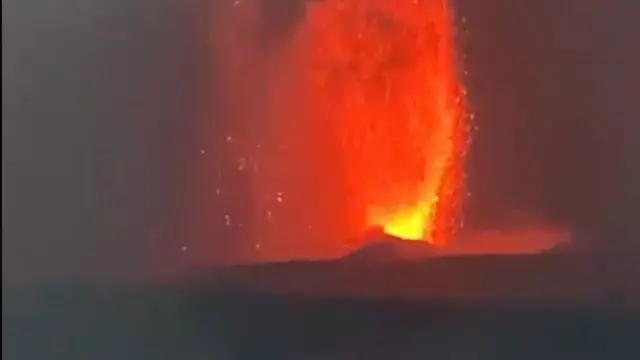 Gunung Anak Krakatau Erupsi